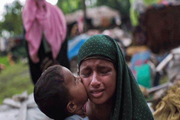 এক রাতে বাংলাদেশে প্রবেশ করেছে ১৩ হাজার রোহিঙ্গা শরণার্থী: খবর বিবিসি