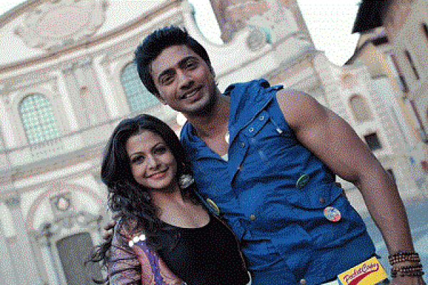 ‘ককপিট’ এ প্রেম করছেন দেব-কোয়েল