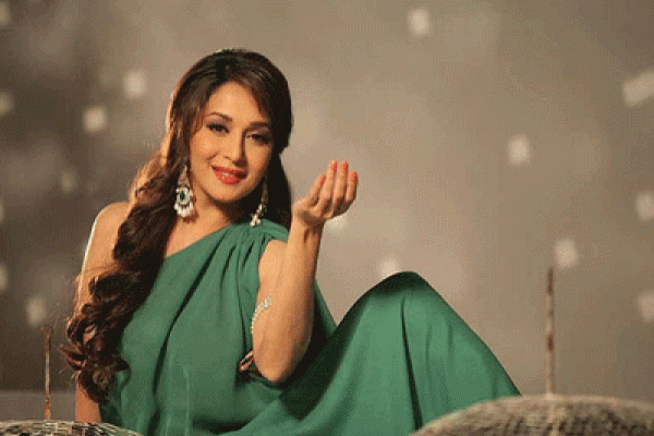 প্রিয়াঙ্কার পথে হাঁটলেন মাধুরী!