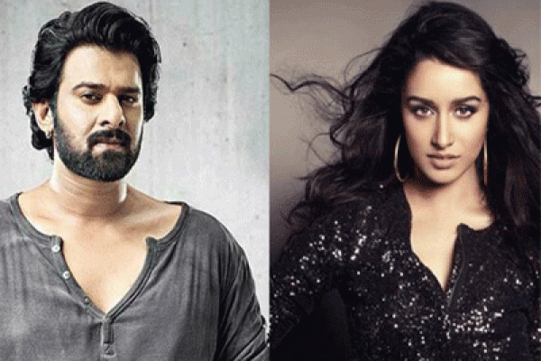 সাহোর সেটে শ্রদ্ধার তেলেগুর শিক্ষক কে?