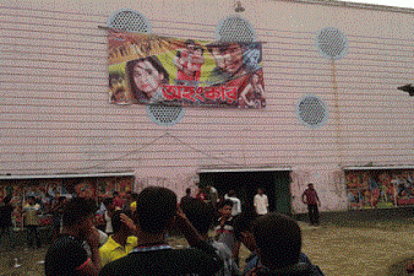 চুয়াডাঙ্গার সিনেমা হল ভেঙে তৈরি হচ্ছে মাদরাসা