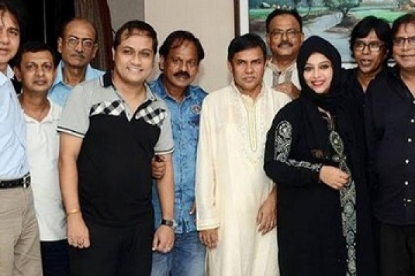 নিজের হাতে রান্না করে পরিচালকদের খাওয়ালেন নায়িকা শাবনূর