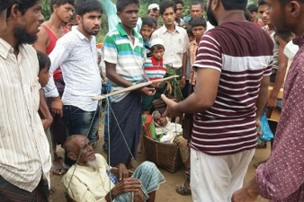 মা-বাবার প্রতি ভালবাসার অনুকরণীয় দৃষ্টান্ত, রোহিঙ্গা যুবক অায়ুব