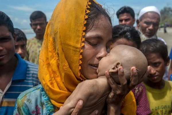 রোহিঙ্গা মা ভাবতেও পারছেন না, শিশুটি আর নেই!