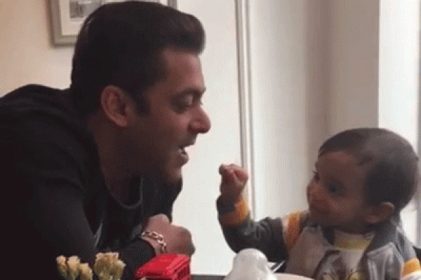 ভাগ্নের দুষ্টুমিতে হাসিতে ফেটে পড়লেন সালমান; ভাইরাল ভিডিও