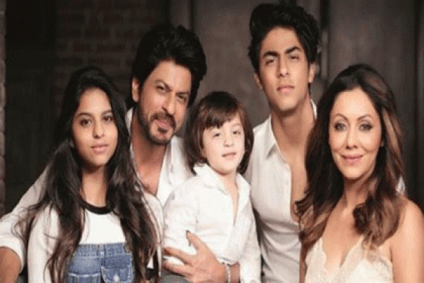 বাবার মতো অল্প বয়সে সন্তানদের ছাড়তে চান না শাহরুখ খান