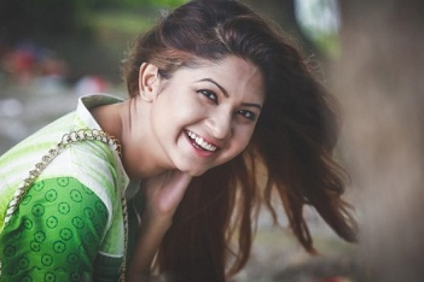 স্বামীকে ডিভোর্স দিয়ে ‘তৃতীয়’ ব্যক্তিকে পরিচয় করিয়ে দিলেন স্পর্শিয়া