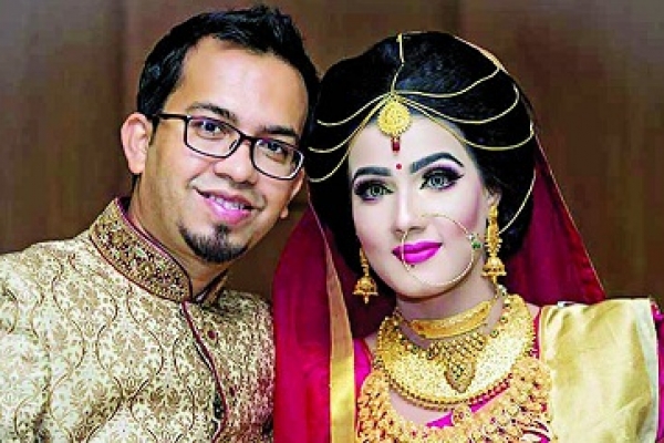 বউয়ের ছবি দেখতে প্রেক্ষাগৃহ ভাড়া!