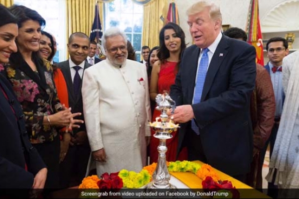 হোয়াইট হাউসে প্রদীপ জ্বালিয়ে দীপাবলি পালন করলেন ডোনাল্ড ট্রাম্প