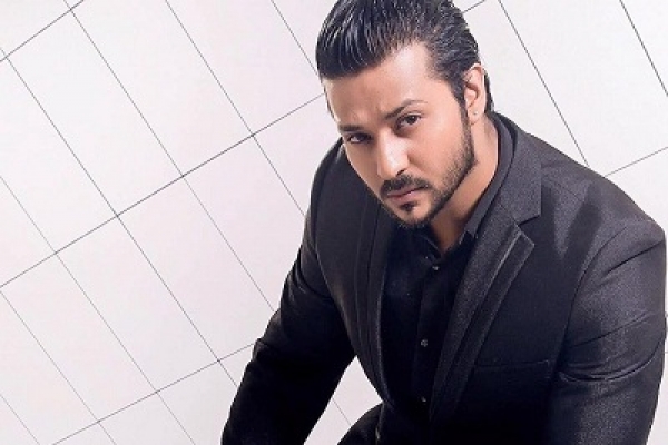  বলিউডে সিনেমা মুক্তি নিয়ে নিরব কেন নিরব? বেরিয়ে এসেছে আসল তথ্য