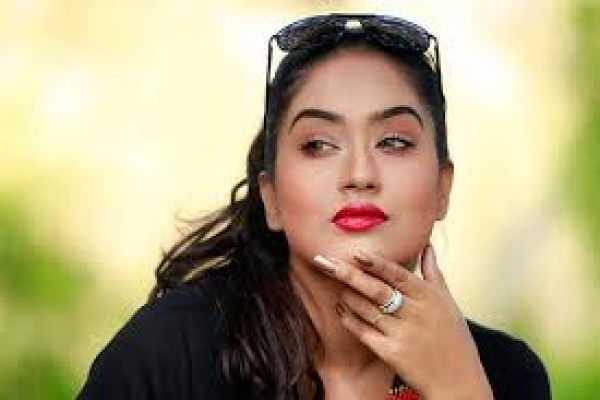  বলিউড মিশন শুরু মম’র, সহশিল্পী তালিকায় চমক