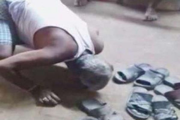 না বলে বাড়ি ঢোকার অপরাধে থুতু ফেলে চাটানো হল বৃদ্ধকে