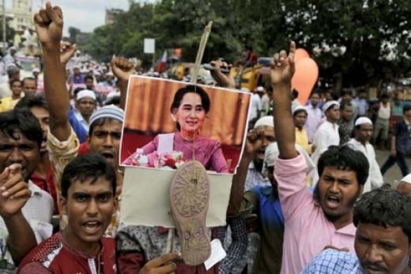 সুচির নোবেল কেড়ে নেওয়ার দাবিতে ভারতে মিছিল