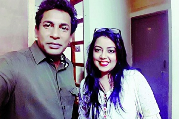 হঠাৎ ক্লাস নাইনে পড়ানো তার এক ছাত্রীর সাথে দেখা মোশাররফ করিমের