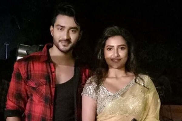 রোশানের শুটিং সেটে হঠাৎ ছুটে আসলেন শুভশ্রী
