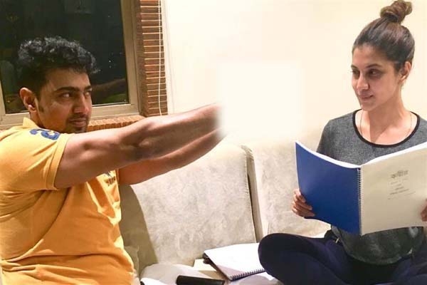 হঠাৎ প্রেমিকা রুক্মিনীর দিকে দেবের বন্দুক তাক! কিন্তু কেন?