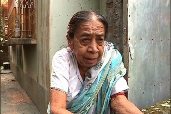  ৯৬ বছরের মাকে ঘরে আটকে রেখে সপরিবার আনন্দ-ভ্রমণে ছেলে, তিনদিন পরে উদ্ধার!