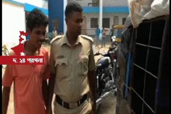 ফোনে প্রেমে ফেলে বন্দুক দেখিয়ে মহিলাকে ...