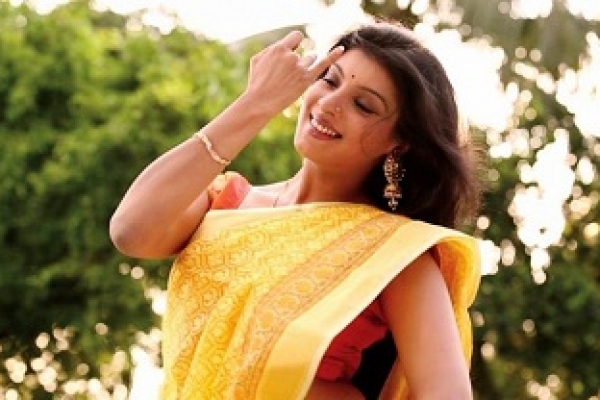 সিনেমার নায়িকা জয়িতা চরিত্রে  মৌ