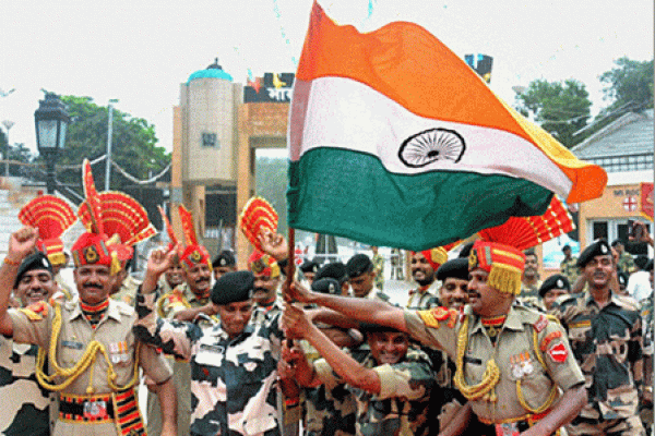 এই শহরে রোজ জাতীয় সঙ্গীত না গাইলে পাঠিয়ে দেওয়া হবে পাকিস্তানে