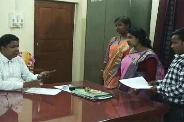  স্কুল শিক্ষক হতে এসেছিলেন তিনজন, ফাঁস হল কুকীর্তি