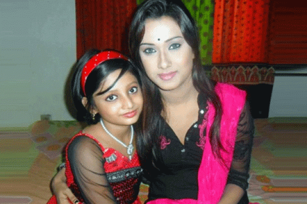ববির সাথে এই ছোট্ট মেয়েটিই এখন নায়িকা
