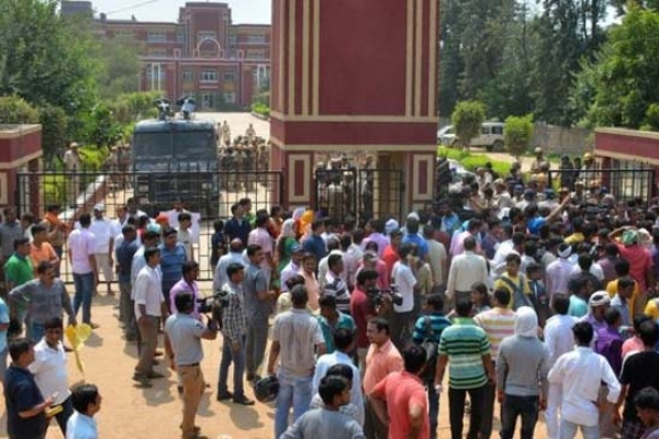 স্কুল পরীক্ষা পিছিয়ে দেওয়ার জন্য সহপাঠীকে খুন করলো কিশোর