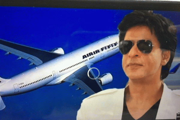 বিমানবন্দরে শাহরুখ খানের সঙ্গে ঘটে গেলো এই ঘটনা,  তোলপাড় সোশ্যাল মিডিয়ায়