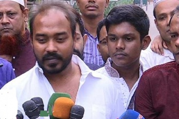  বাবার একটি আশ্রম খোলার স্বপ্ন ছিল: বারী সিদ্দিকীর ছেলে