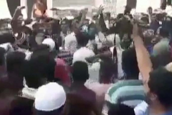 ‘পাকিস্তান জিন্দাবাদ, হাফিজ সাঈদ জিন্দাবাদ’ স্লোগানে উত্তাল উত্তরপ্রদেশ