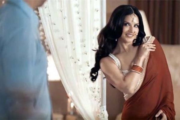 সানি লিওনের যে বিজ্ঞাপন শুধু গভীর রাতেই প্রচার হবে