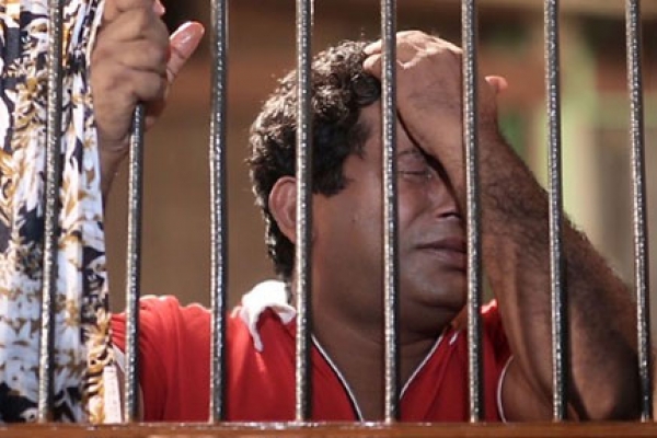 কাঁদছেন কেন মোশাররফ করিম?