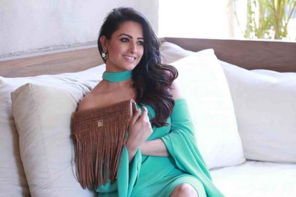 আমি মা হতে চাই : সোশ্যাল সাইটে জানালেন অভিনেত্রী