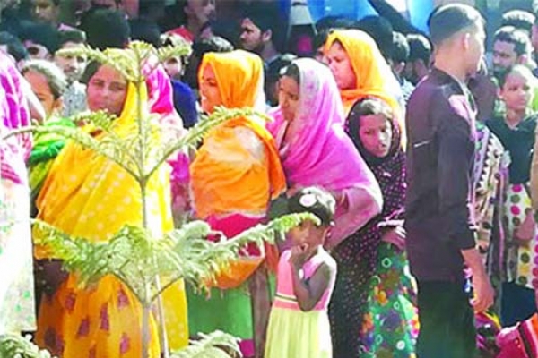 মিরপুরে টিকিট লাইনে এই নারীরা কারা!