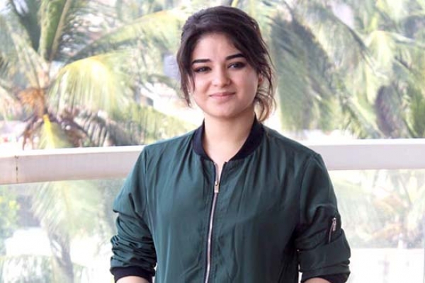 'দঙ্গল' অভিনেত্রীর শরীর হাত দিয়ে কারাগারে যুবক