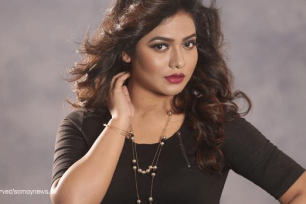 নতুন বছরে চমক নিয়ে আসছেন উপমা