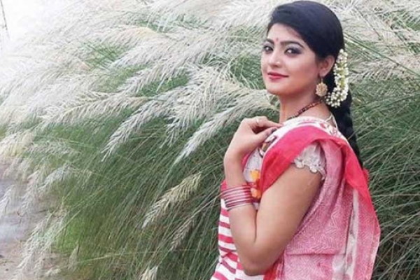 বিনা পারিশ্রমিকে দেশের গান গাইলেন সালমা