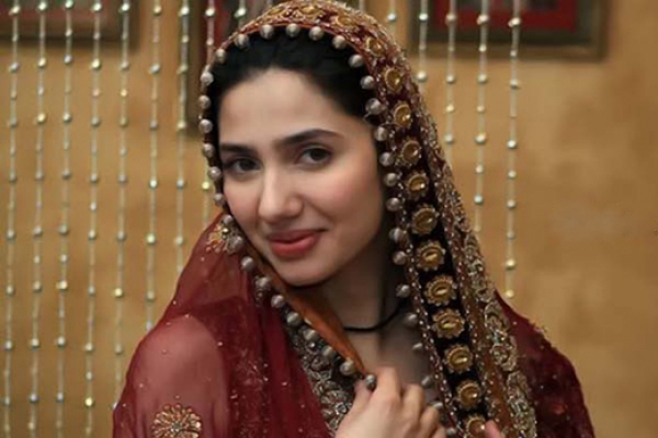 জন্মদিনে কার সঙ্গে কেক কাটলেন মাহিরা!