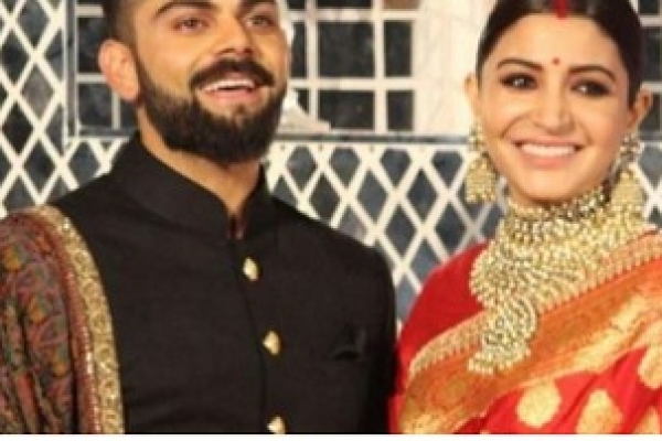  অনুষ্কার এই 'সোনা'র শাড়ির দাম ৫ লাখেরও বেশি!