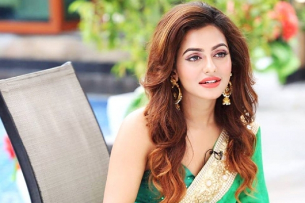 সিনেমার চরিত্রে বাঙালি ছেলেকে বিয়ে করবে না নুসরাত