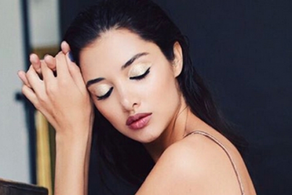 খোলামেলা শরীরে একী করলেন দেবের নায়িকা? সোশ্যাল মিডিয়া তোলপাড়