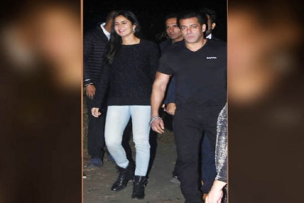 তাহলে কী ক্যাটরিনাকে নিয়ে গভীর রাতে রোমান্স জিন্দা হ্যায়?