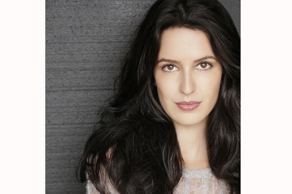 ক্যাটরিনার চেয়ে সুন্দরী তার বোন!