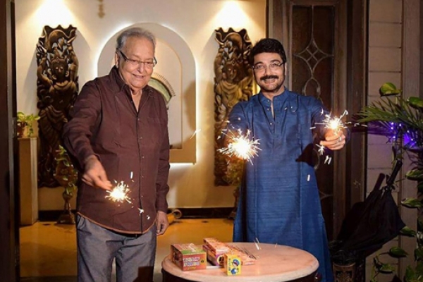 বাবা ছেলের সম্পর্কে শীতলতা কাটাতে প্রসেনজিৎ যা করেছেন