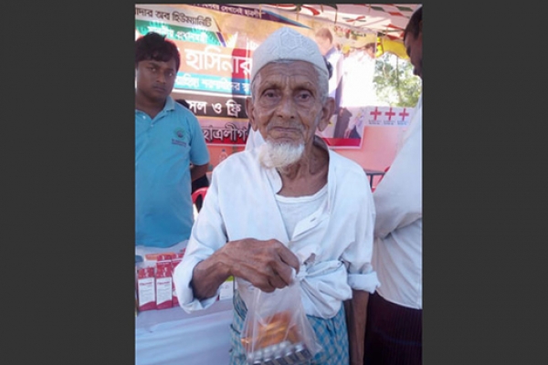 শেখ হাসিনা দাবাই অঁরারে বেশী উপকার গরের, এভাবে বললেন এক বৃদ্ধ রোহিঙ্গা