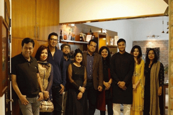 বাসায় তারকাদের ঢল: ‘স্মরণীয় রাত’ তিশা-ফারুকীর