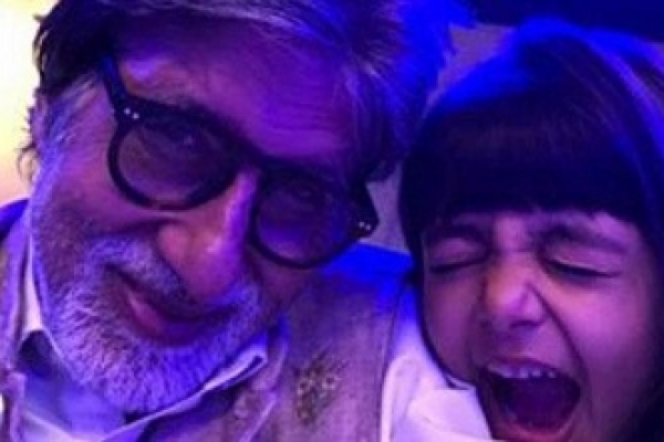 বছরের প্রথম দিনেই নাতনি আরাধ্যর সঙ্গে অমিতাভের খুনসুটি, ছবি ভাইরাল