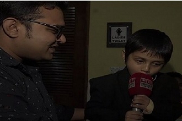  চিত্রনায়িকা শাবনূরের শিশুপুত্র আইজানের দুষ্টুমিতে মুখরিত অনুষ্ঠানস্থল