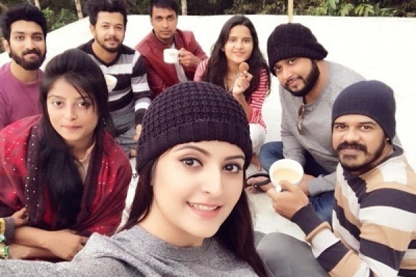 আমাদের বাড়ি আসো: পরীমনিকে এক ভক্ত