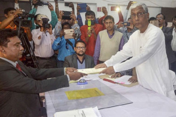 ভারতের সবচেয়ে গরিব মুখ্যমন্ত্রী মানিক সরকার
